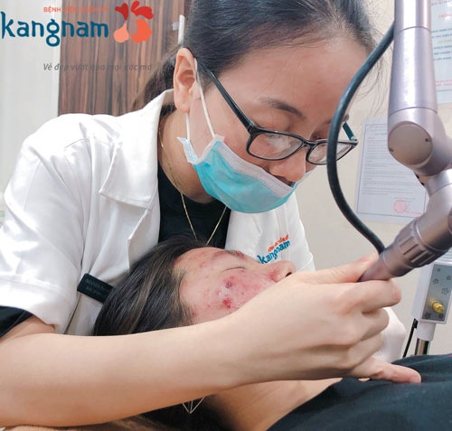 chữa sẹo lõm sau khi tẩy nốt ruồi