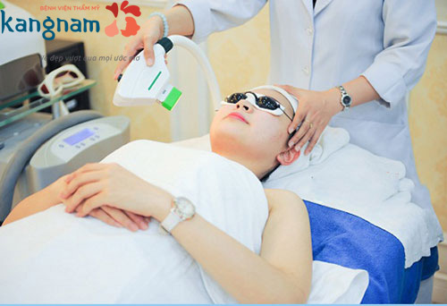 Bước sóng ánh sáng ELLA giúp làm xẹp sẹo nhanh chóng hoàn toàn không đau đớn, xâm lấn, đảm bảo an toàn tuyệt đối sức khỏe khách hàng điều trị sẹo lồi ella