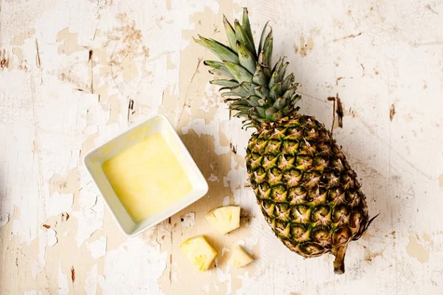 Đắp mặt nạ dứa hàng tuần để xóa nếp nhăn nheo trên da mặt