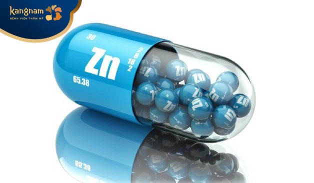 Nổi mụn trên trán do thiếu kẽm