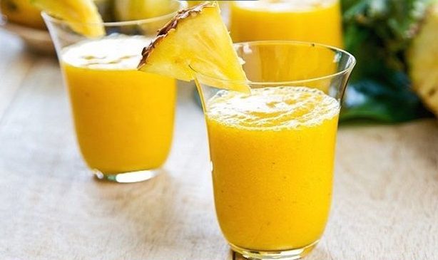 Nên ăn và uống nước ép dứa để màu môi lên đẹp nhất