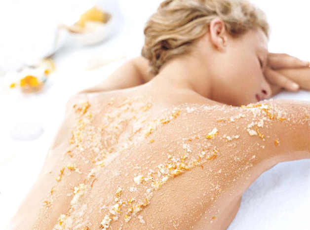 Chữa mụn lưng hiệu quả bằng muối và vỏ cam