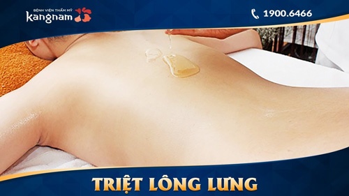 Bôi kem dưỡng ẩm, tái tạo da để giảm tình trạng ngứa rát, mẩn đỏ cách tẩy lông ở lưng