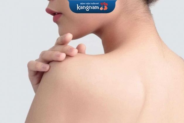 Có nên triệt lông lưng không?