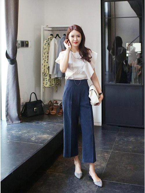 Cô nàng sở hữu vòng 3 và đùi không mấy thon thả nên chọn những dáng quần rộng ống, basic mông to có nên mặc quần ống rộng