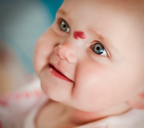 tẩy nốt ruồi cho trẻ sơ sinh