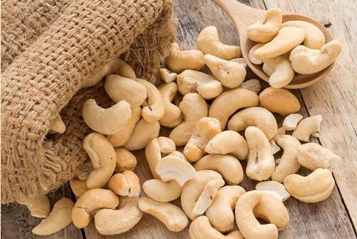 Tự tẩy nốt ruồi tại nhà bằng hạt điều