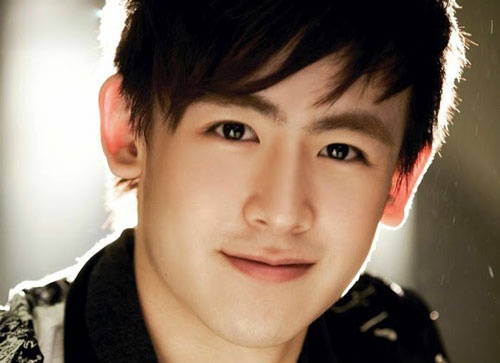 Tướng con trai có lông mày rậm có sức hút với người khác