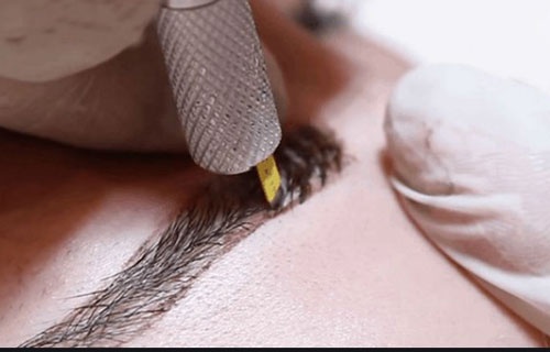 Do đâu điêu khắc lông mày không lên màu? nguyên nhân điêu khắc lông mày không lên màu