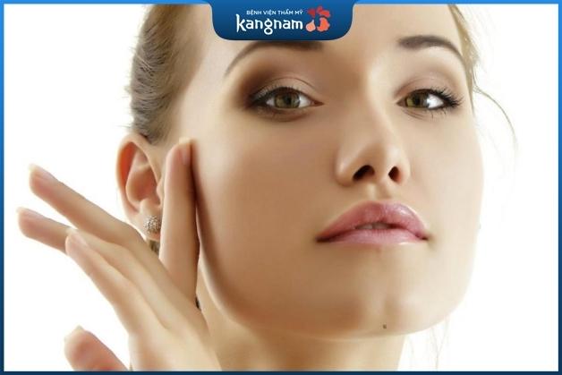 Nốt ruồi trên cằm chẻ