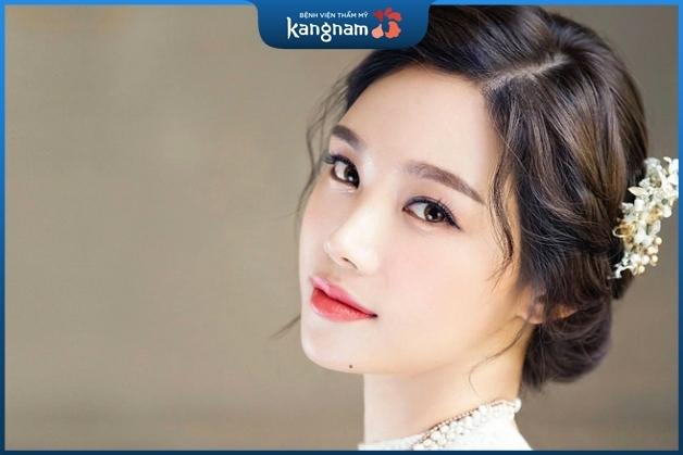 Người có nốt ruồi dưới cằm khá cởi mở