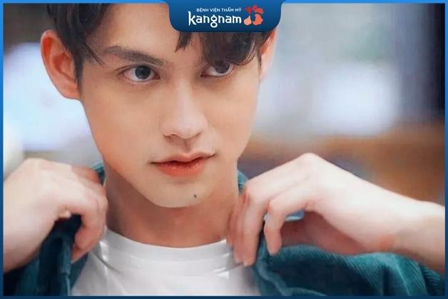 Xóa nốt ruồi ở cằm