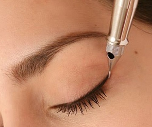 Công nghệ phun xăm vi điểm với đầu kim Nano sắc mảnh giúp hạn chế tối đa xâm lấn phun mí mắt mèo ở đâu đẹp