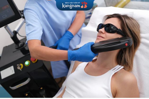 Thiết bị có hệ thống bán dẫn lạnh nhằm giảm nhiệt năng tiếp xúc khi chiếu tia Laser trên bề mặt da