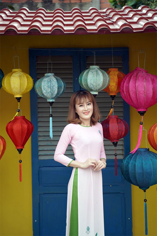 Cô cười nhiều hơn, vui vẻ hơn và có thể thấy rõ niềm hạnh phúc trên gương mặt