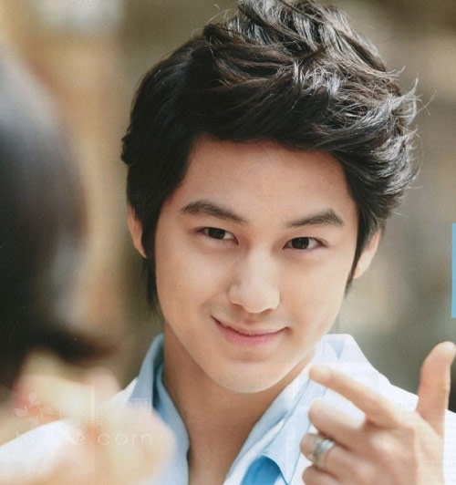 Nam diễn viên điển trai Kim Bum sở hữu hàng mày lưỡi mác đẹp tự nhiên lông mày lưỡi mác nam