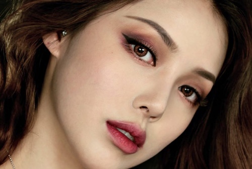 dáng chân mày cánh cung 