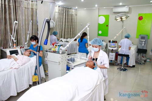 Phòng điều trị Laser tại Bệnh viện thẩm mỹ Kangnam kem trị thâm bụng sau sinh