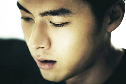 Nam giới sở hữu cặp mày hình lưỡi mác có tính cách quân tử, khẳng khái phụ nữ lông mày lưỡi mác