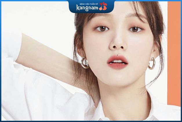 Nốt ruồi dưới nhân trung 