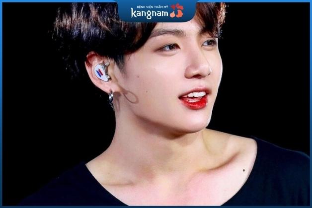 Nốt ruồi ở gần xương quai xanh