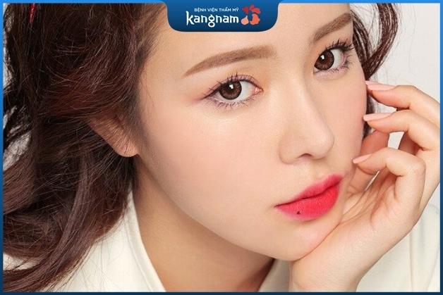 Nốt ruồi ở môi dưới chứng tỏ bạn là người khéo miệng, thông minh