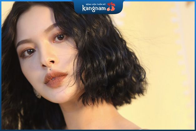 Nữ giới có nốt ruồi trên nhân trung là người cởi mở phóng khoáng