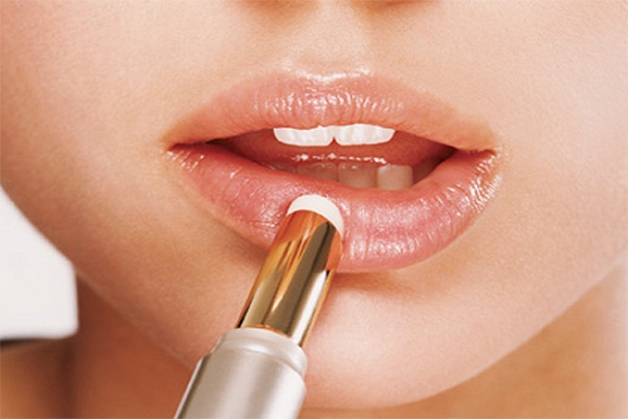 Sử dụng son môi thường xuyên