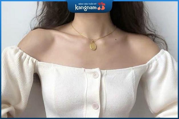 Nốt ruồi ở xương quai bên trái