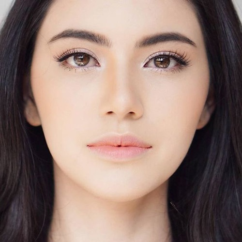 Đường may cánh cung mang đến sự trẻ trung, nhẹ nhàng