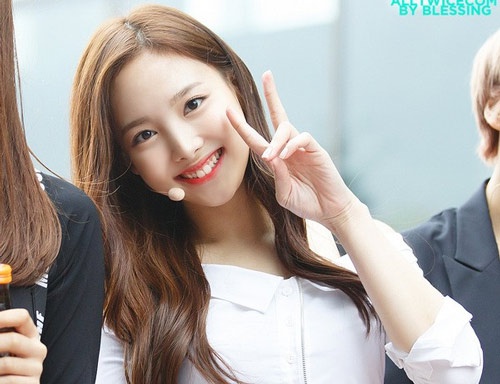 Nayeon là hình mẫu răng thỏ chuẩn đẹp cách làm răng thỏ tại nhà