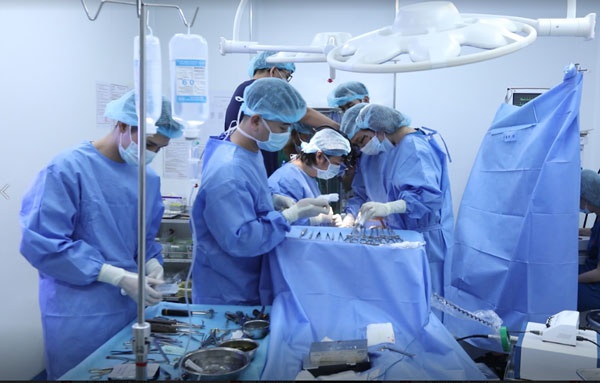 minh hoàng phẫu thuật