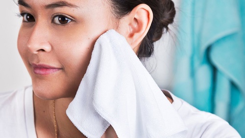 Mụn cóc có thể lây nhiễm do dùng chung các các vật dụng cá nhân mụn cóc sinh dục có lây không