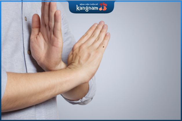 Với những nam giới có nốt ruồi ở ngón út