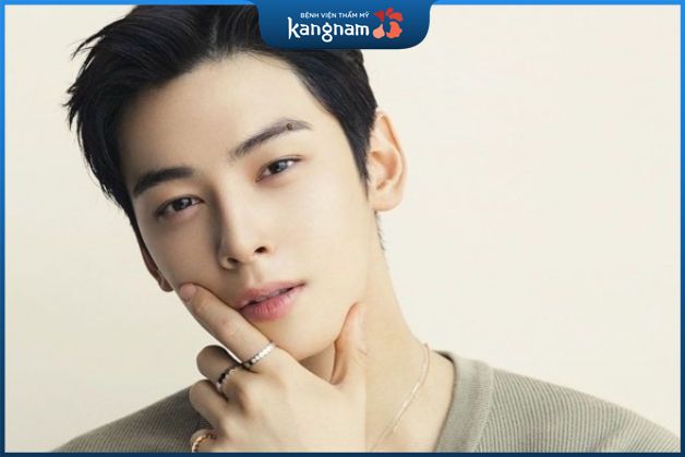 Nốt ruồi ở trong lông mày phải có công việc làm ăn khá thuận lợi