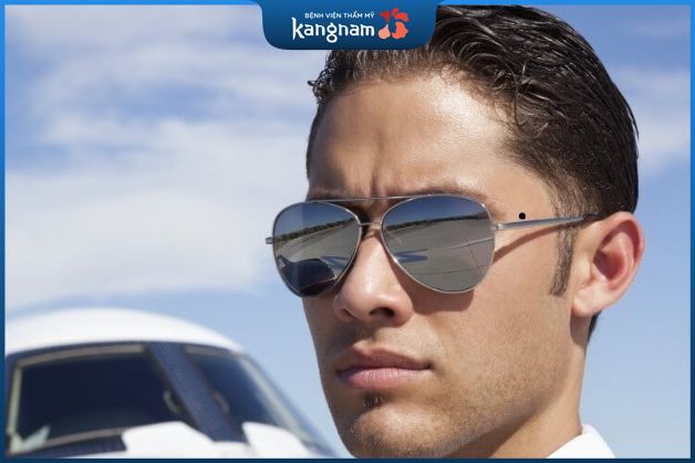 Màu sắc nốt ruồi ở thái dương của nam giới