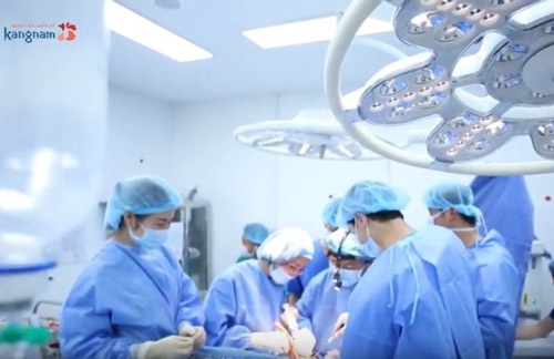 Ê kip Hành trình lột xác quy tụ đội ngũ chuyên gia, bác sĩ giỏi về chỉnh hình thẩm mỹ thay đổi cuộc sống mùa 1