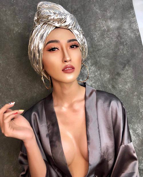 Cô nàng có nhiều cơ hội chụp mẫu ảnh và trình diễn thời trang đúng với đam mê của mình thay đổi cuộc sống vtv2 vũ thanh quỳnh