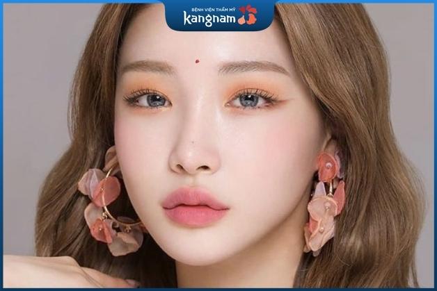 Mụn ruồi son ở trán là người tài giỏi, thông minh