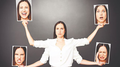 đàn bà lông mày đứt đoạn