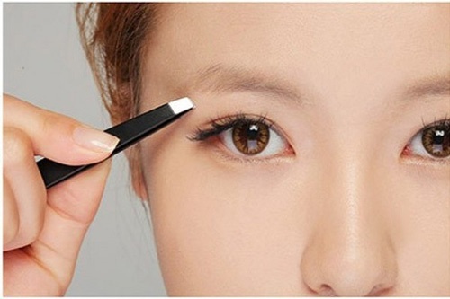 lông mày ngắn hơn mắt