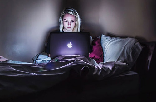 nguyên nhân bị mụn nội tiết