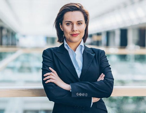 phụ nữ lông mày ngắn