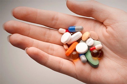 trị mụn bằng cách uống thuốc