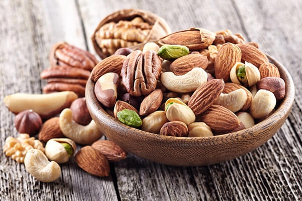 Tránh ăn đồ cứng, dai sau khi tiêm cằm