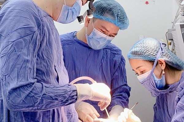 cắt môi bé bị lồi kangnam