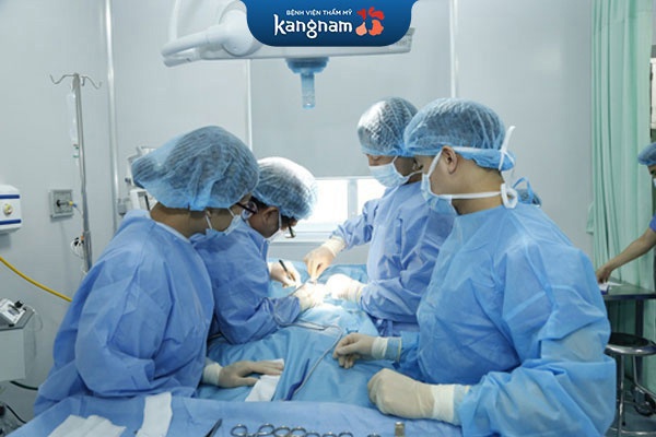 phẫu thuật cắt môi lớn