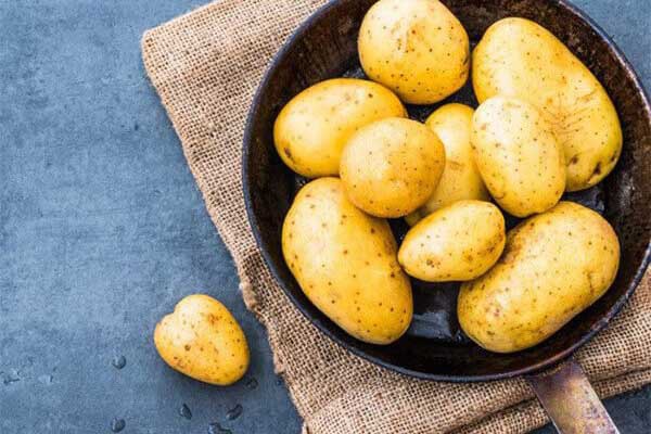 làm hồng cô bé bằng khoai tây