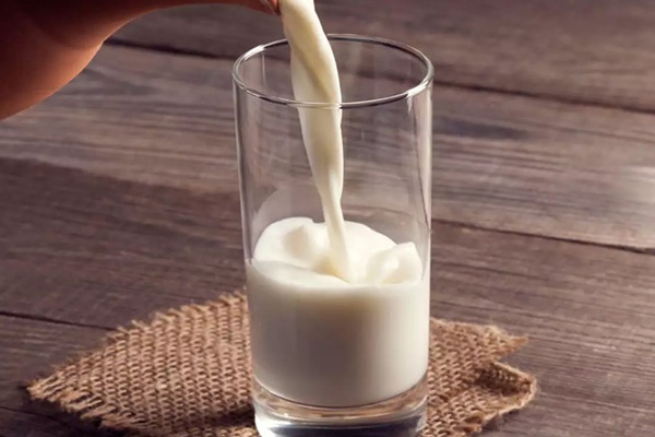 mẹo làm hồng cô bé đơn giản bằng sữa tươi