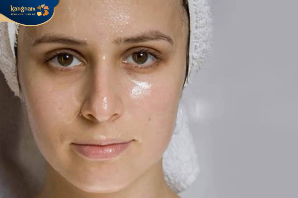 Mụn trứng cá hình thành do tiết nhiều bã nhờn